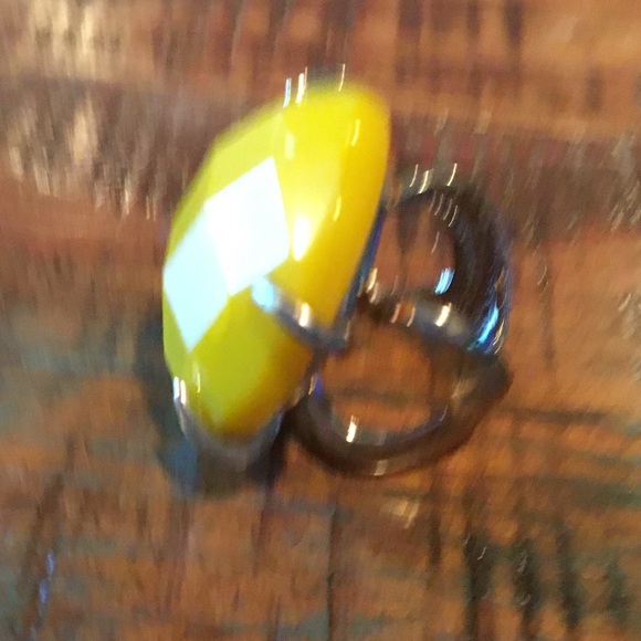 Kendra Scott Yellow Rana Cocktail Ring - Picture 5 of 12